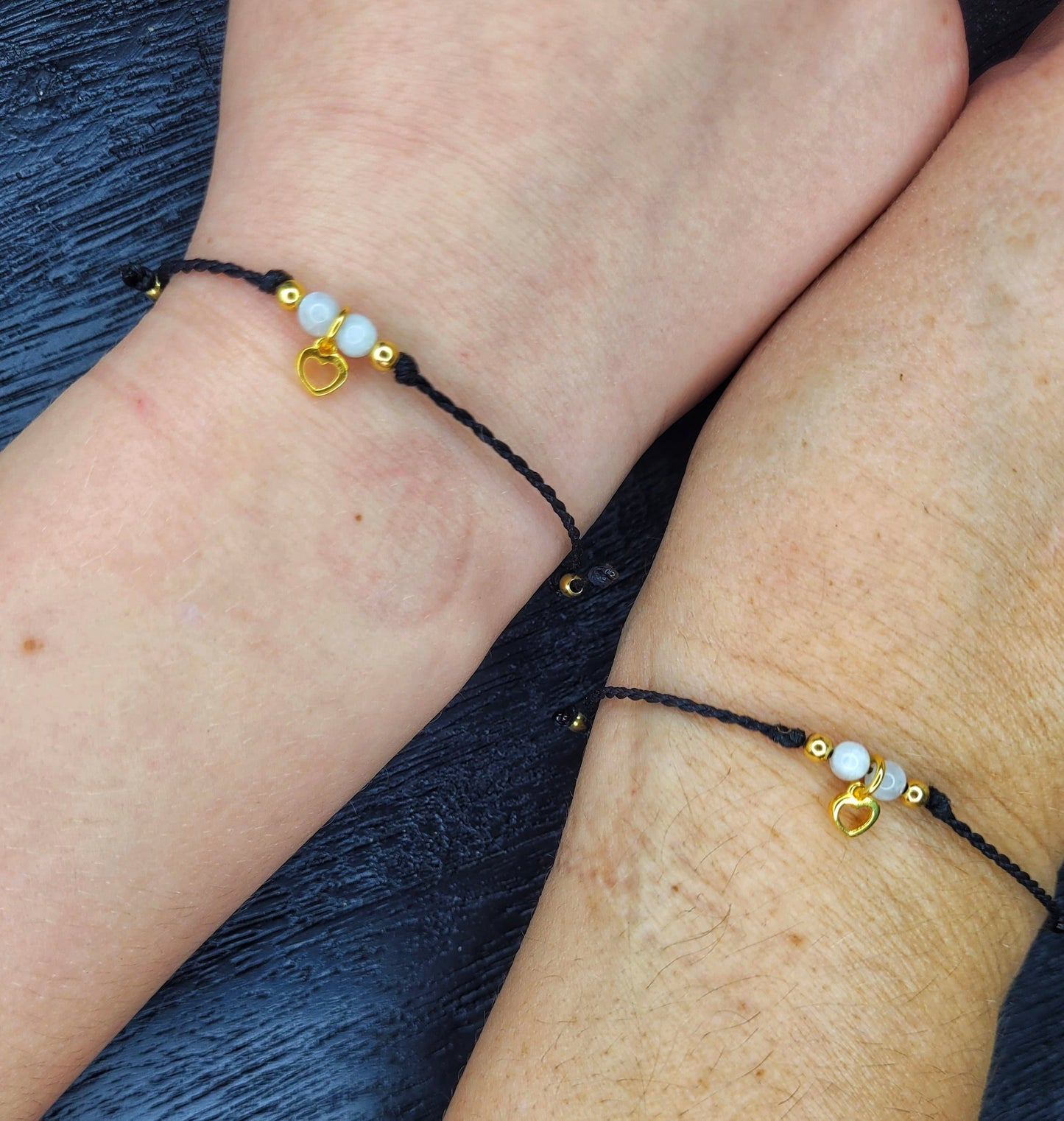 GESTALTE DEIN UNIKAT - 2er Set Freundschaftsarmband "lovely friends" mit Charm-Herzchen