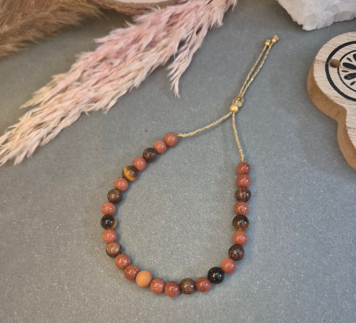 Mini-Mala fürs Handgelenk - "Ich bin voller Kraft und Klarheit- Mit jedem Atemzug finde ich meine innere Balance"