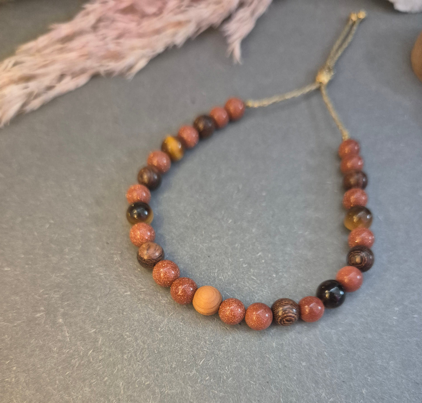 Mini-Mala fürs Handgelenk - "Ich bin voller Kraft und Klarheit- Mit jedem Atemzug finde ich meine innere Balance"