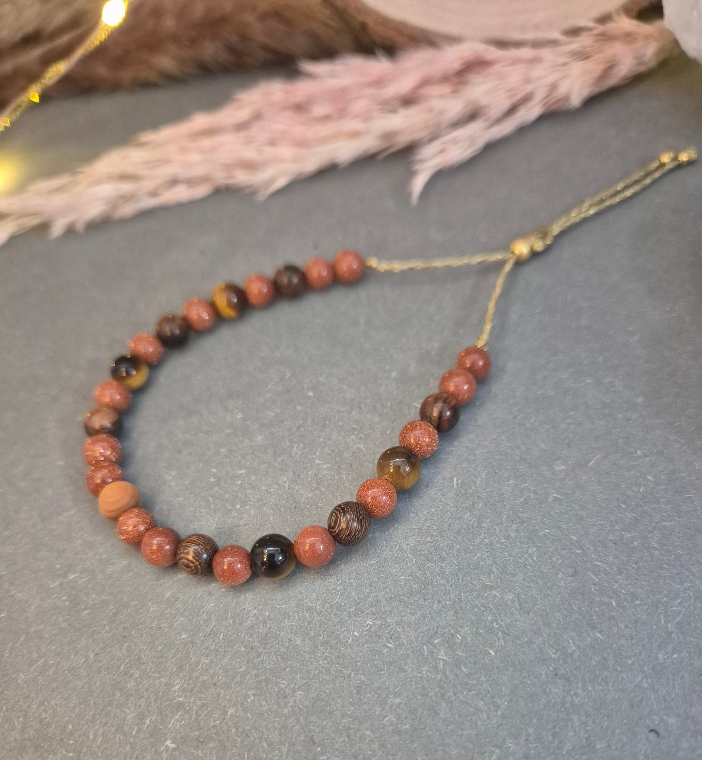 Mini-Mala fürs Handgelenk - "Ich bin voller Kraft und Klarheit- Mit jedem Atemzug finde ich meine innere Balance"