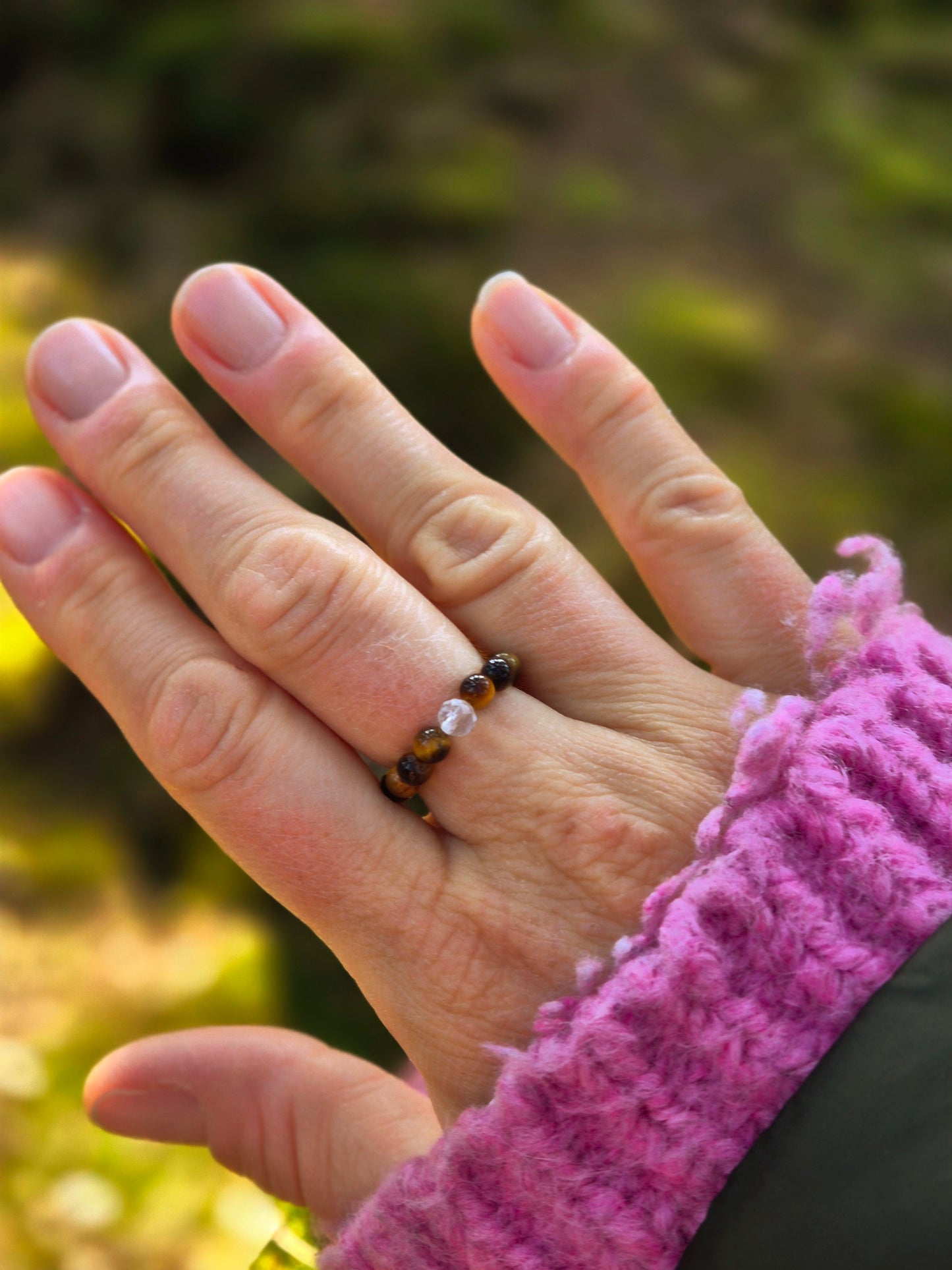 Tigerauge-Ring mit facettierter Bergkristallkugel – Kraftvoll & Elegant ROSÉGOLD