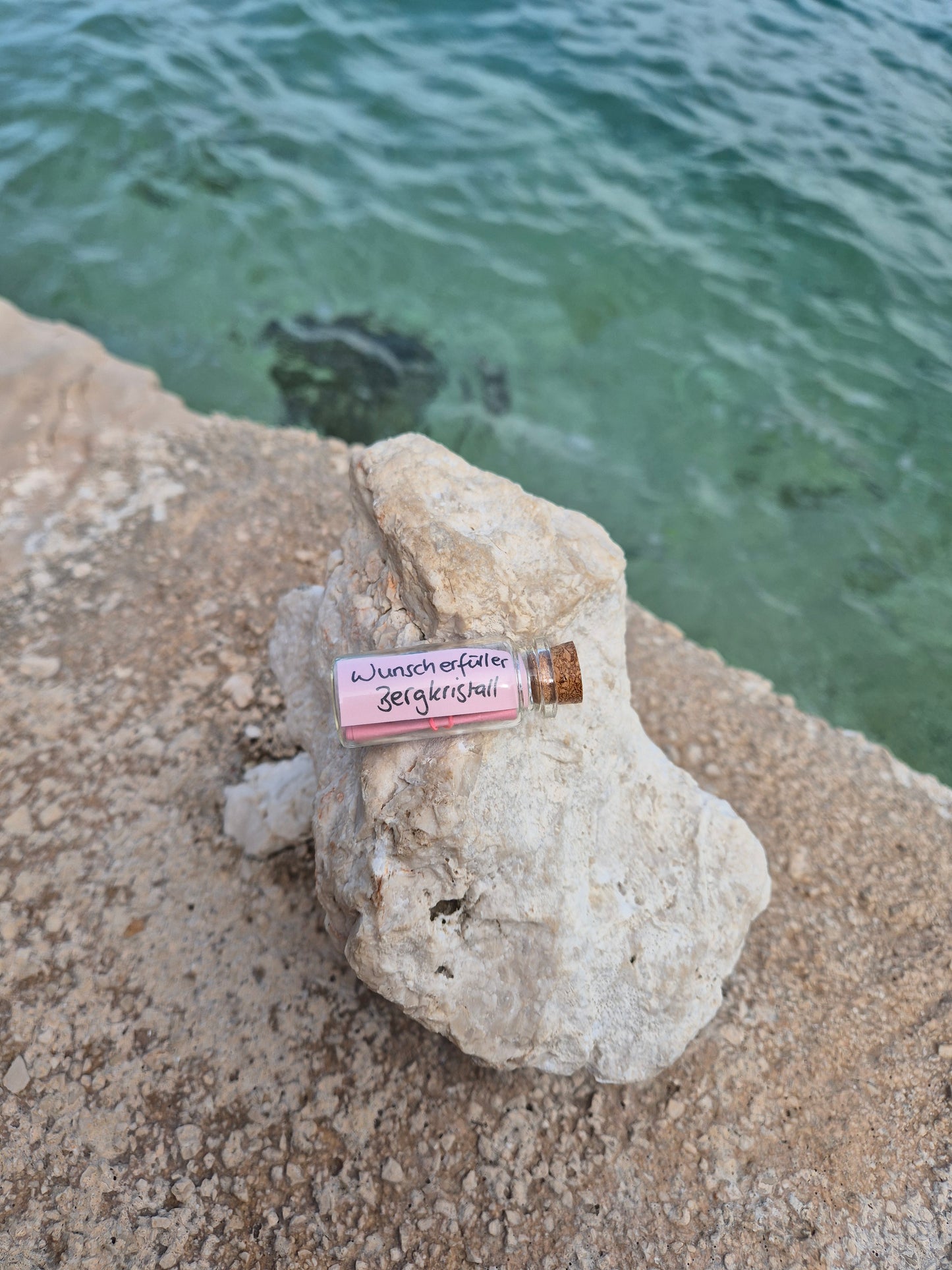 Wunscherfüller Armband in der Mini-Flaschenpost
Ein feines Bändchen