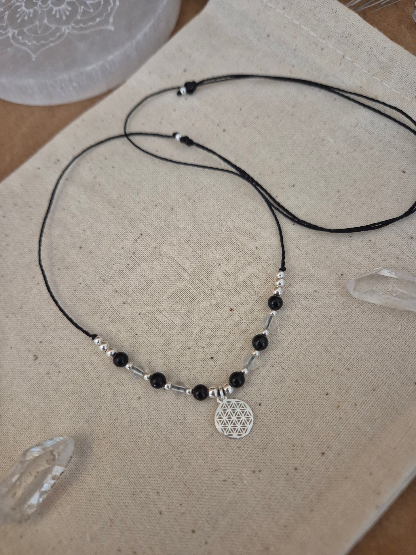 Ferihana 2.0 - Lebensblume Kette Silbe "LIGHT"