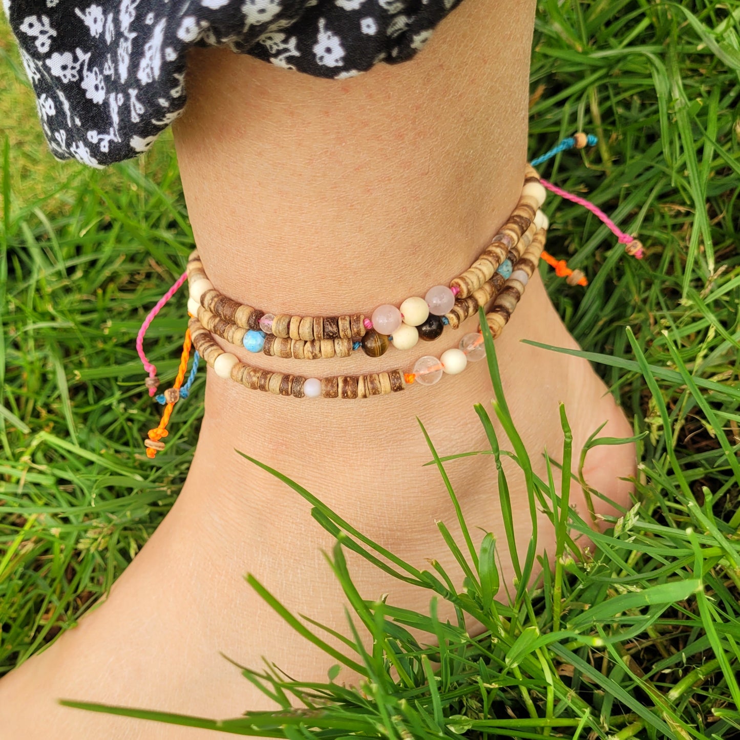 GESTALTE DEIN UNIKAT -Body Diffuser Fußband oder Armband mit Kokos und Zedernholzperlen