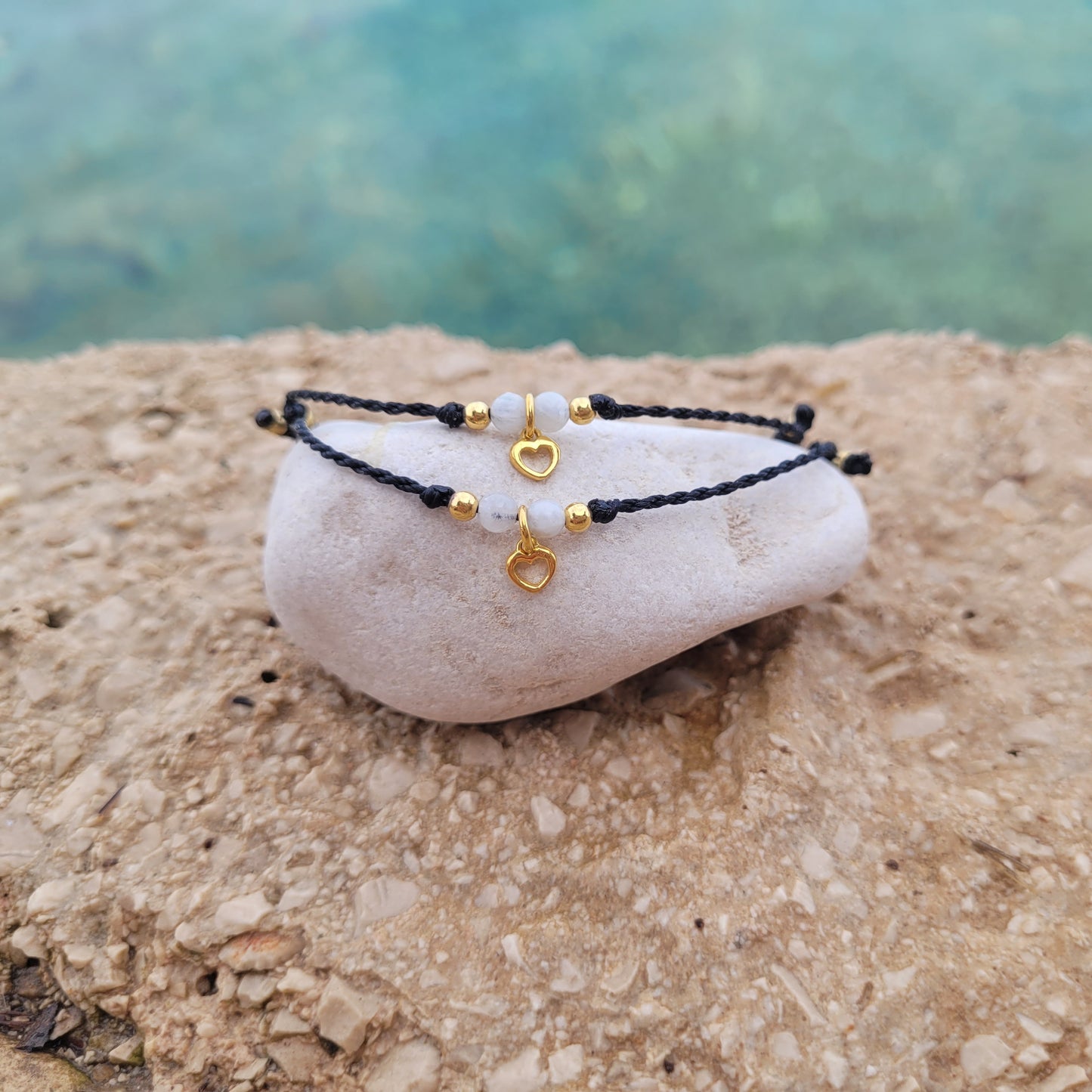 GESTALTE DEIN UNIKAT - 2er Set Freundschaftsarmband "lovely friends" mit Charm-Herzchen