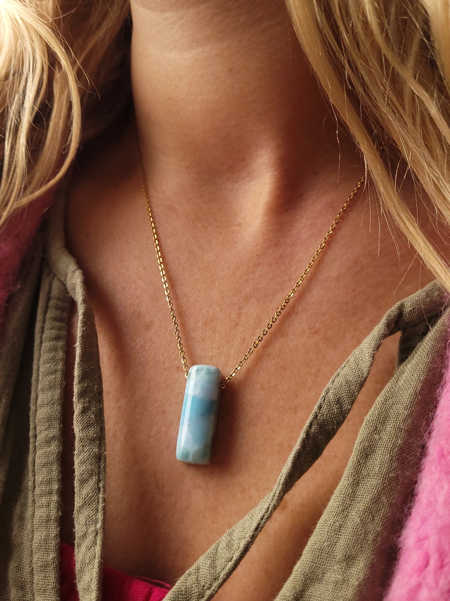 Magie des Meeres - Larimar an Ankerkette Gold