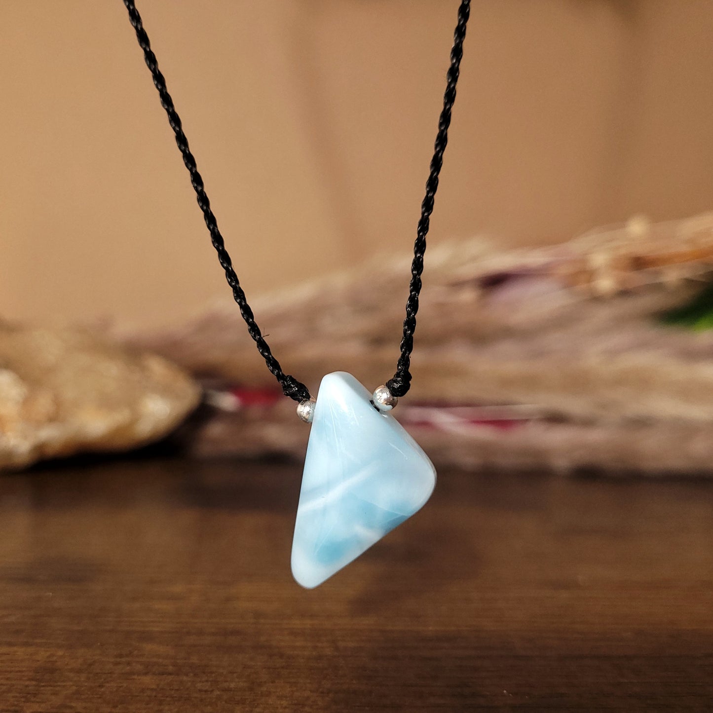 Magie des Meeres - Minimalistische Larimar Halskette