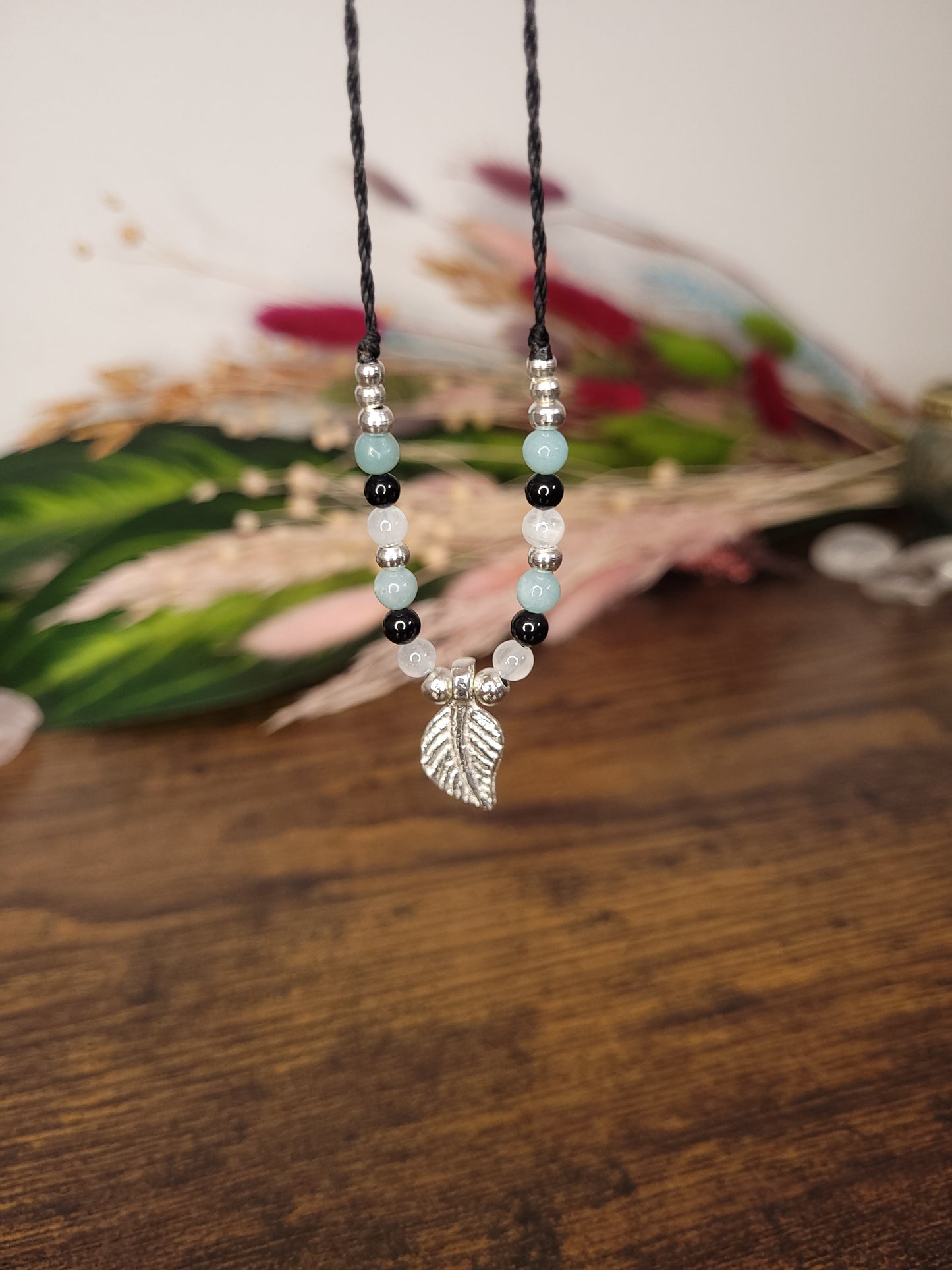 Exklusive Aquila Kette aus handgefertigten Edelsteinen für Harmonie und stilvolles Design – Schmuck von Meine Welt ist Rosa.