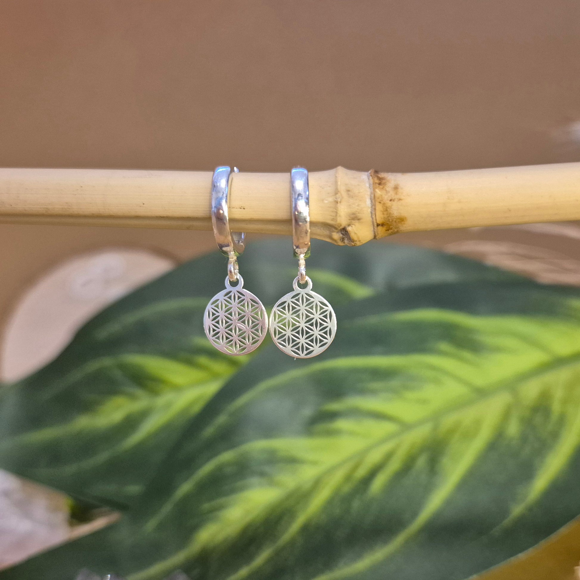Klassische Lebensblume Creolen Ohrringe aus hochwertigem Sterlingsilber in Silber, wasserfester Schmuck für Damen.