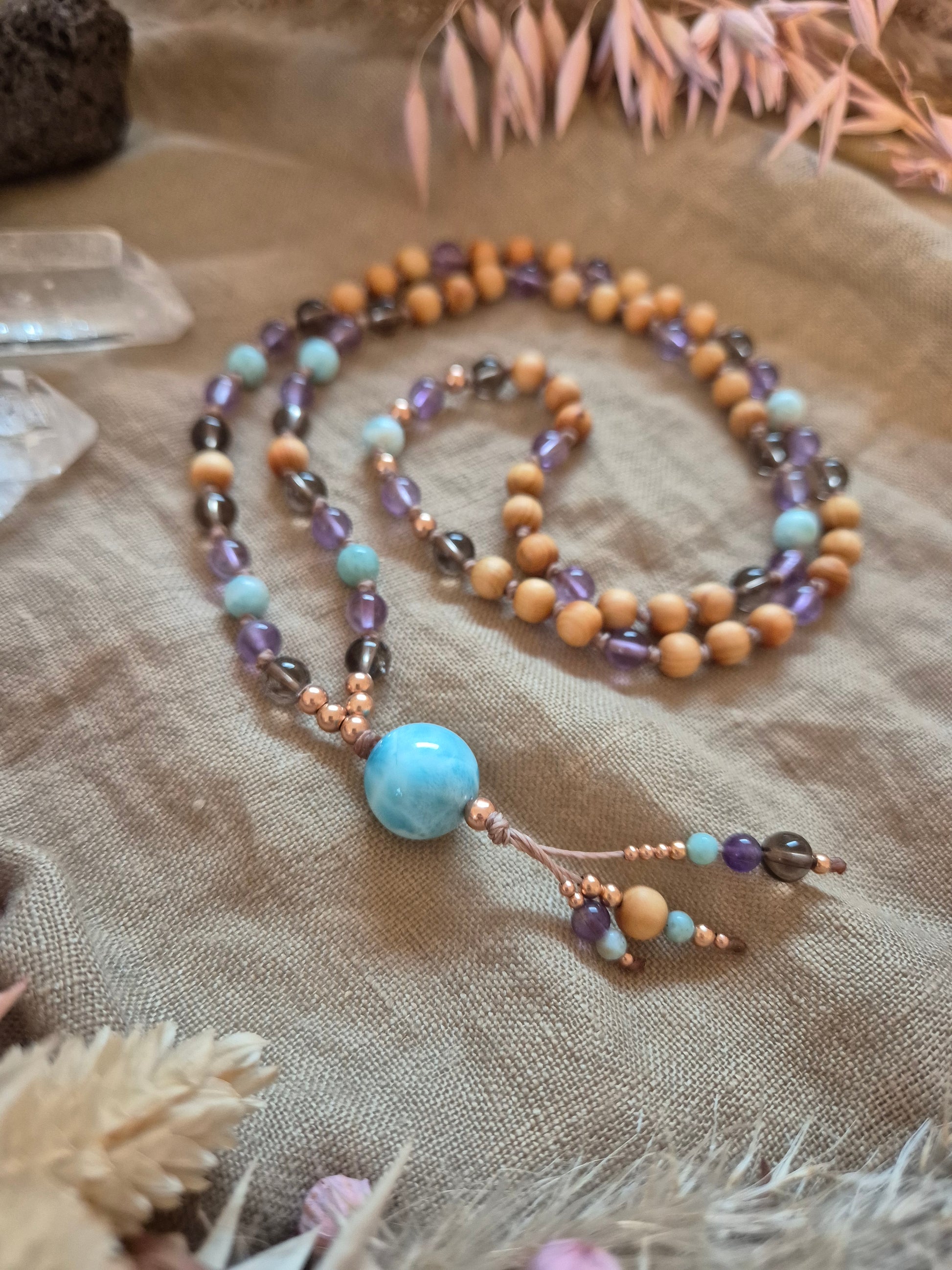 Handgemachte Mala Kette aus Edelsteinen für Meditation