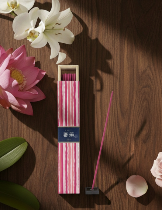 Kayuragi Räucherstäbchen Rose – Japanischer Rosenduft mit sanftem Rauch inkl. Halterung
