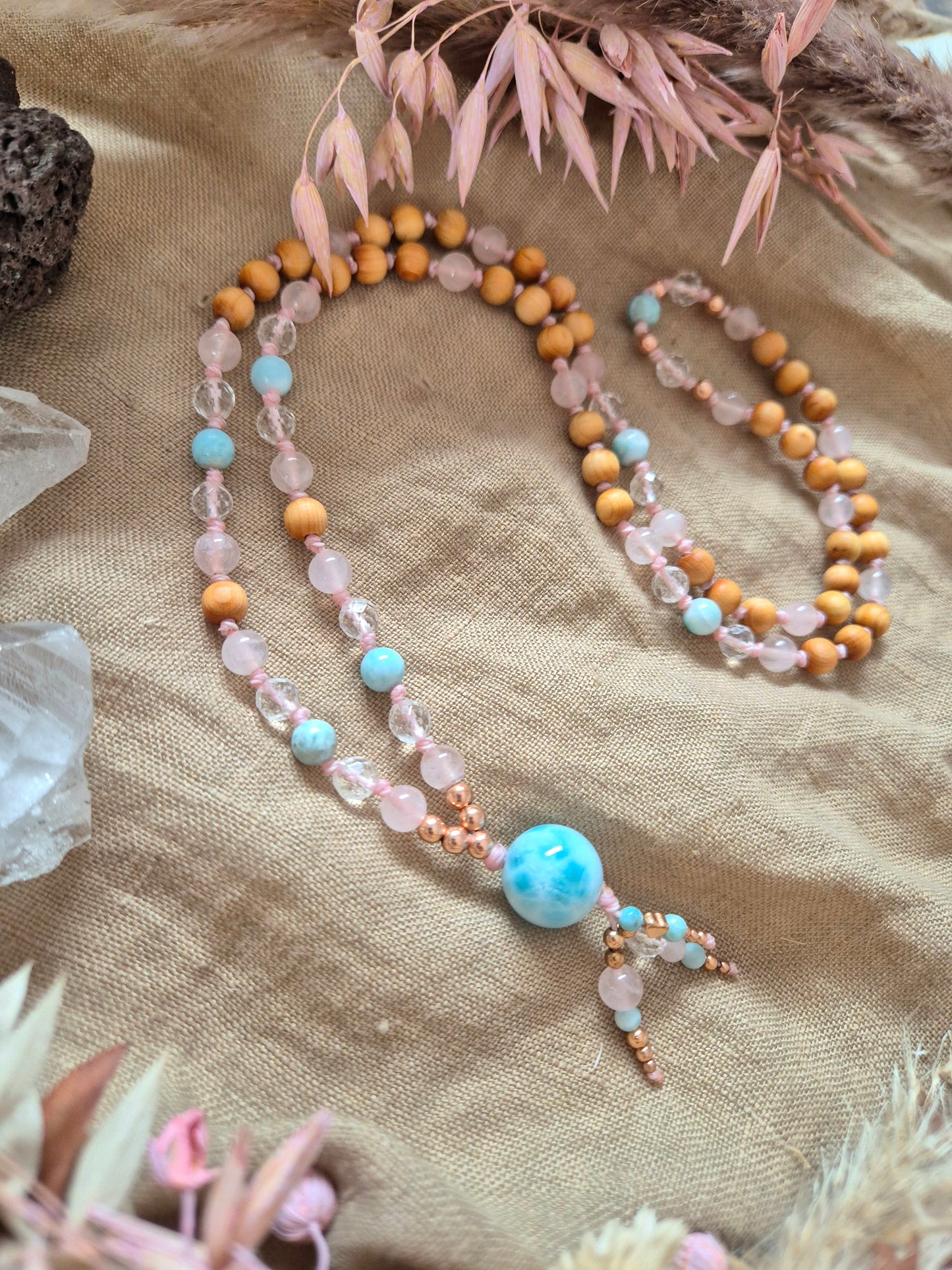 Malakette mit Larimar Rosenquarz und Bergkristall,  Zedernholzperlen als Diffuserperlen für ätherische Öle oder Parfum