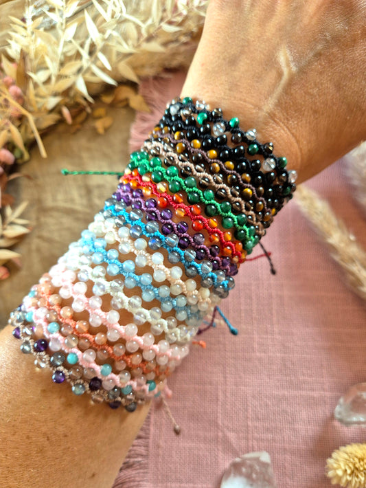 ICH BIN - Makramee Edelstein Armband mit Affirmation – Handgemachtes Heilstein Armband für Schutz, Selbstliebe & Balance