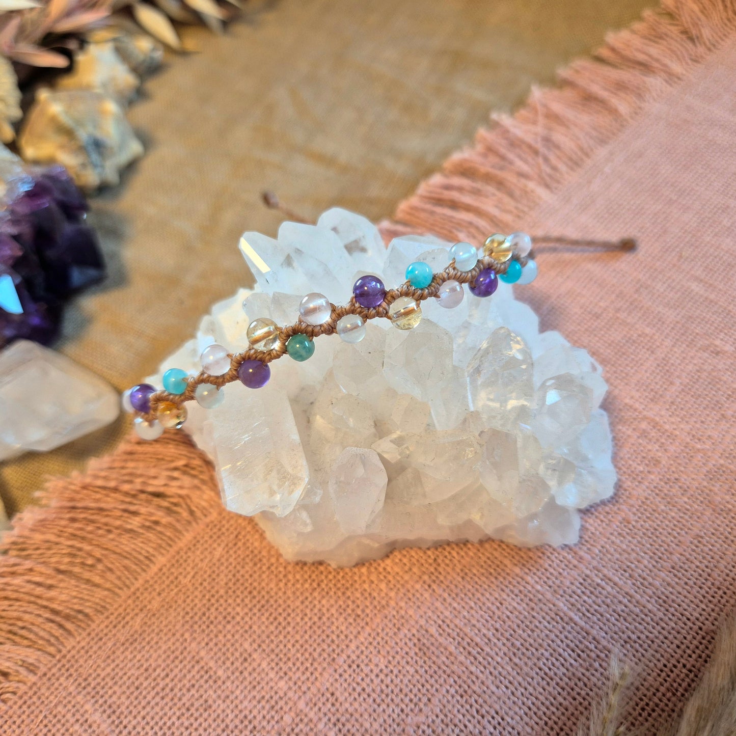 ICH BIN LIEBLINGSARMBAND - Makramee Edelstein Armband mit Affirmation – Handgemachtes Heilstein Armband "I AM"für Schutz, Selbstliebe & Balance