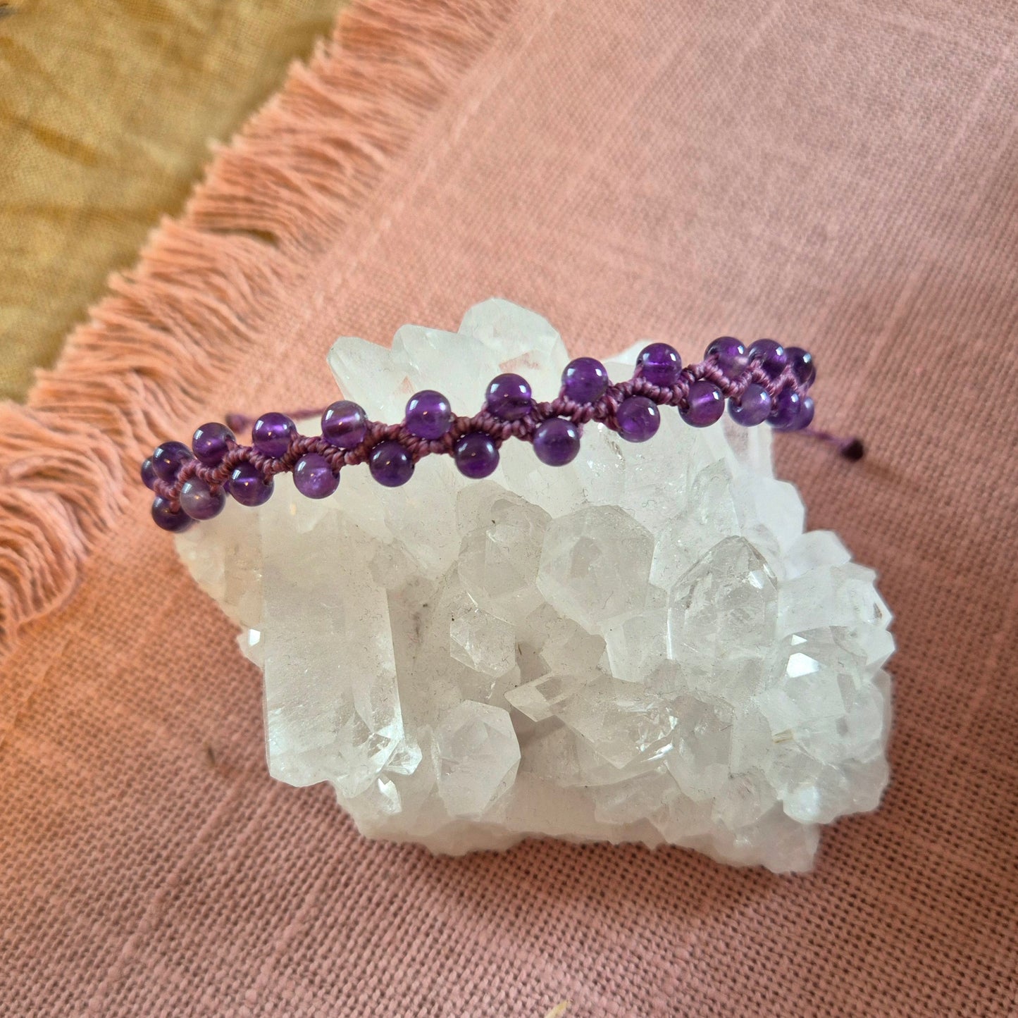 ICH BIN - Makramee Edelstein Armband mit Affirmation – Handgemachtes Heilstein Armband "I AM"für Schutz, Selbstliebe & Balance