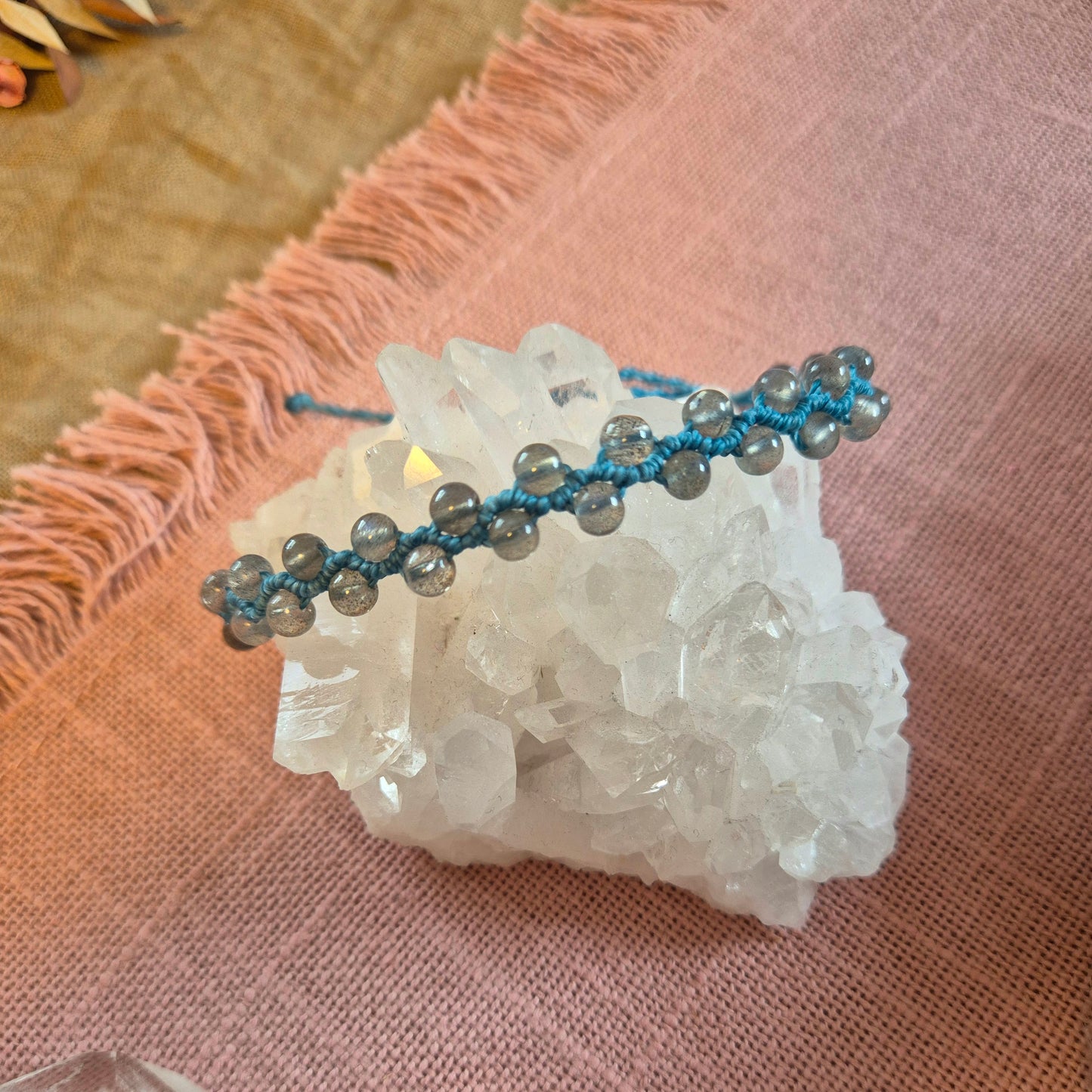 ICH BIN - Makramee Edelstein Armband mit Affirmation – Handgemachtes Heilstein Armband "I AM"für Schutz, Selbstliebe & Balance