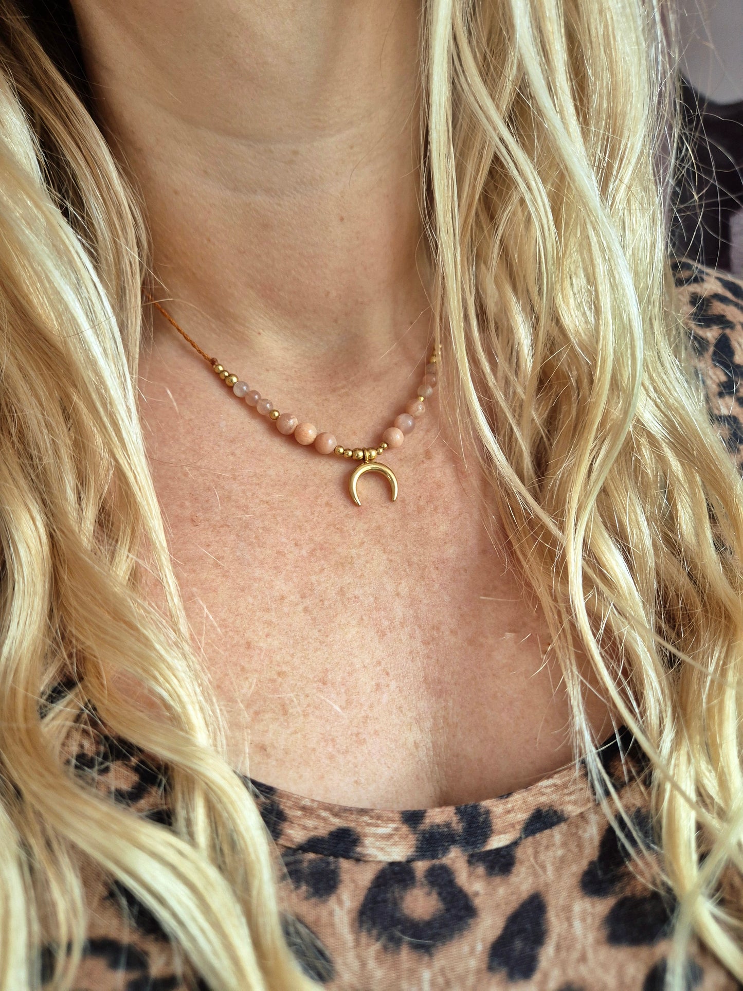 LUNARA Mondsteinkette – Schmuck mit Mondenergie und Intuition Gold|Caramel