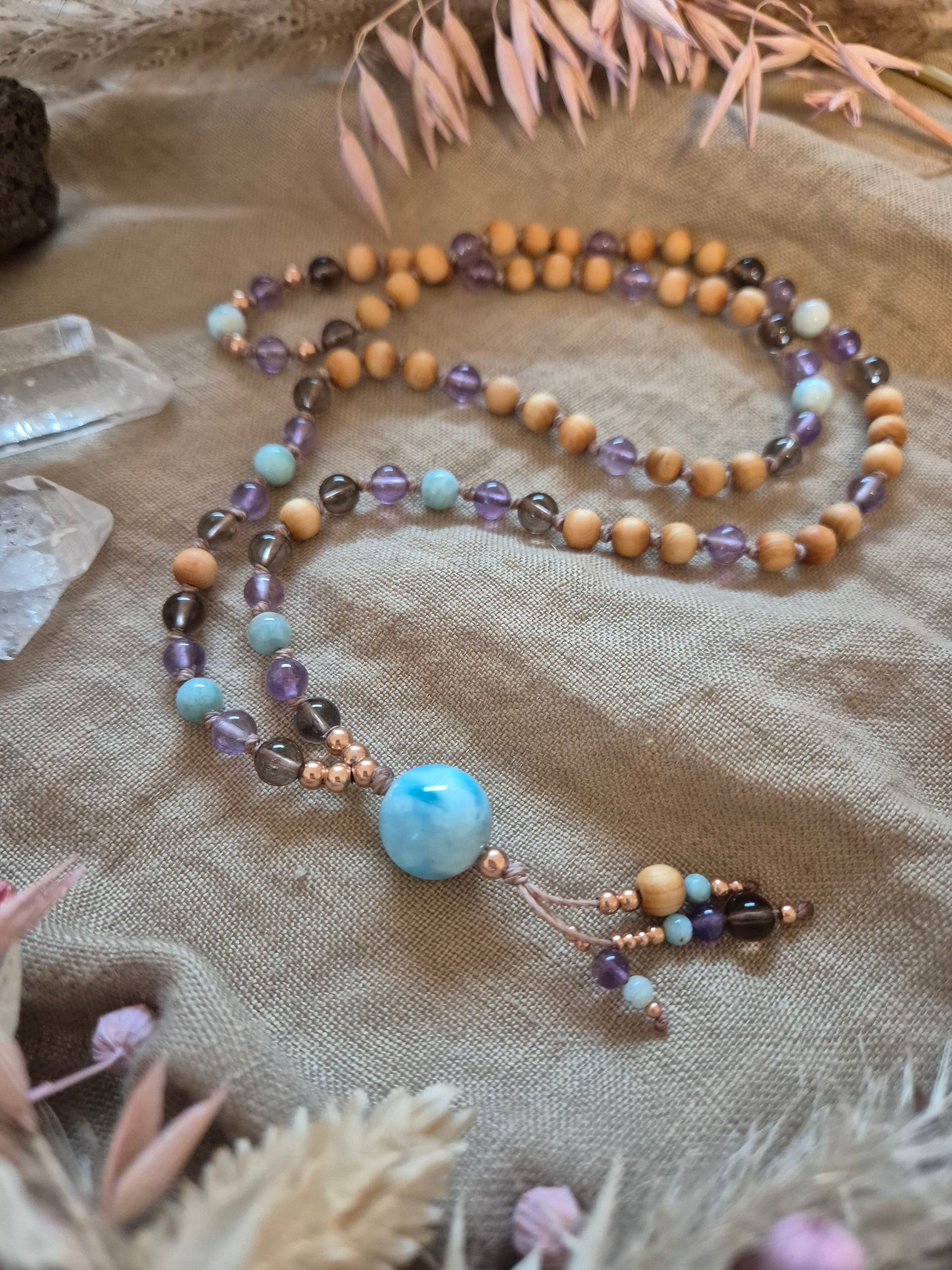 Handgemachte Mala Kette aus Edelsteinen für Meditation