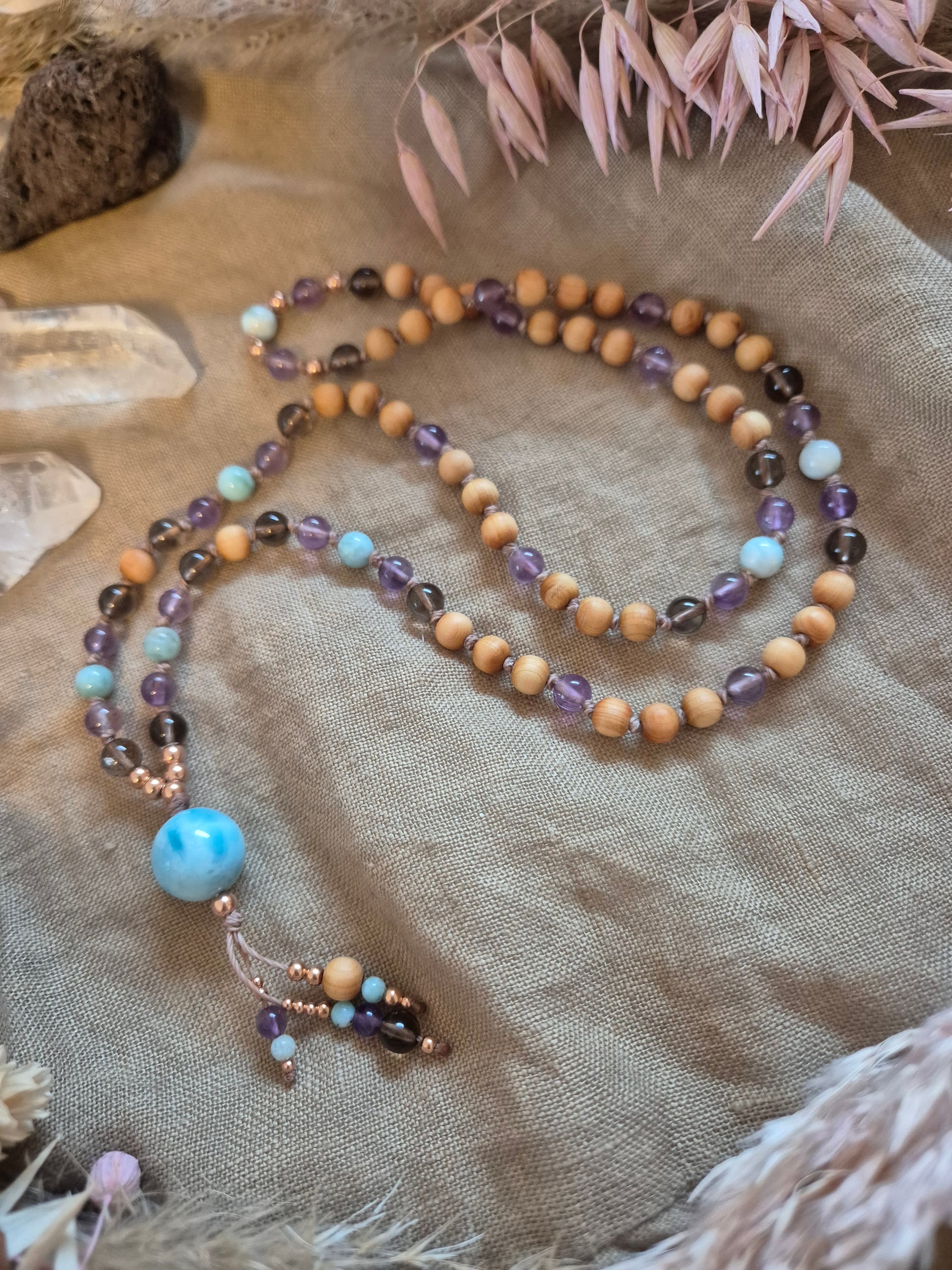 Handgemachte Mala Kette aus Edelsteinen für Meditation