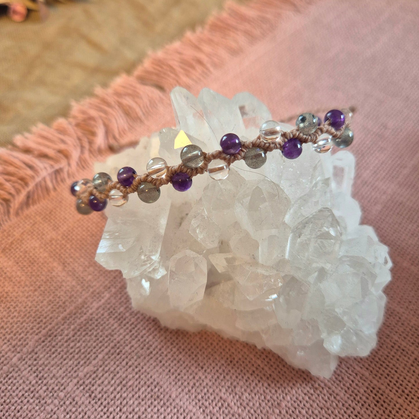 ICH BIN - Makramee Edelstein Armband mit Affirmation – Handgemachtes Heilstein Armband "I AM"für Schutz, Selbstliebe & Balance